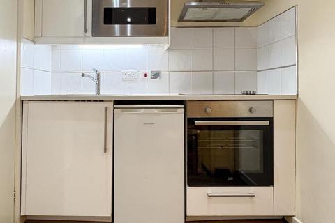 Studio to rent, High Road