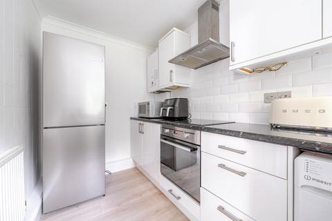 2 bedroom ground floor flat for sale, Winchester Close, ENFIELD