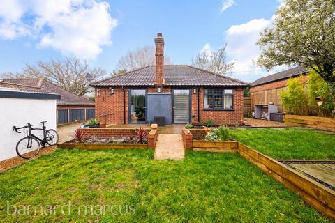 2 bedroom detached bungalow for sale, Clump Avenue, Tadworth