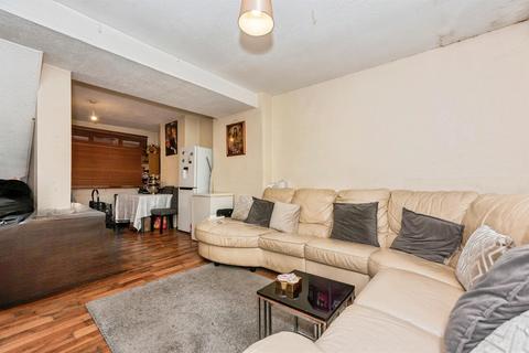 2 bedroom end of terrace house for sale, William Street, Grays