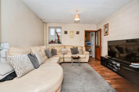 2 bedroom end of terrace house for sale, William Street, Grays