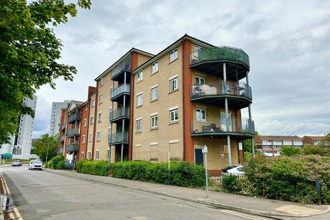 2 bedroom flat for sale, Thames Road, Grays