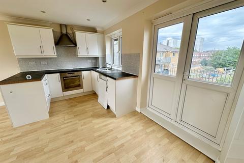2 bedroom flat for sale, Thames Road, Grays