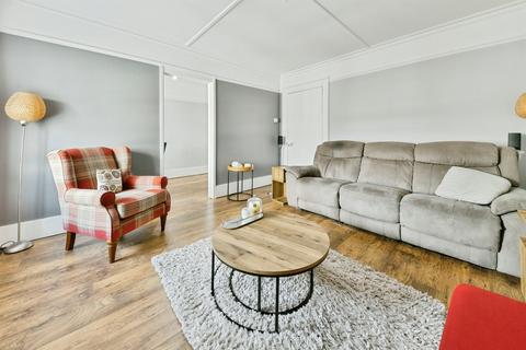 3 bedroom flat for sale, High Street, Hitchin