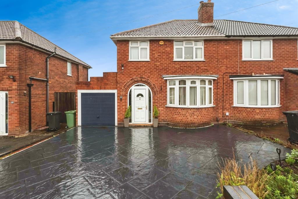 3 bedroom semi-detached house for sale