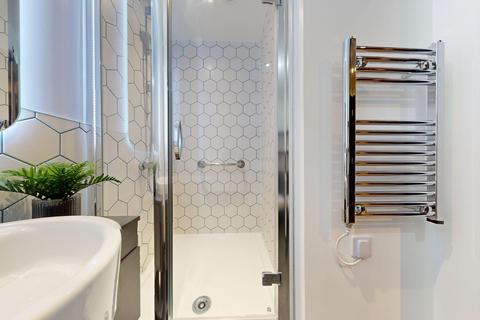 Studio to rent, First Way