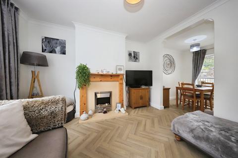 3 bedroom semi-detached house for sale, Holmwood Avenue, KIDDERMINSTER