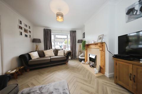 3 bedroom semi-detached house for sale, Holmwood Avenue, KIDDERMINSTER