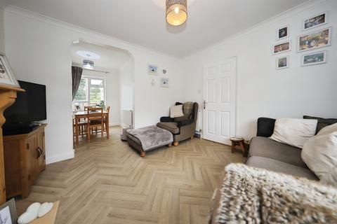3 bedroom semi-detached house for sale, Holmwood Avenue, KIDDERMINSTER
