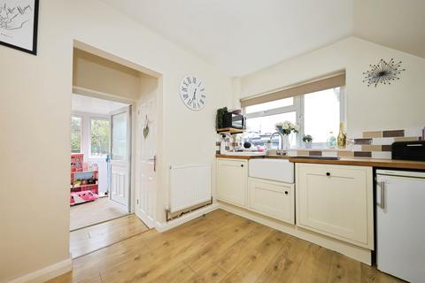 3 bedroom semi-detached house for sale, Holmwood Avenue, KIDDERMINSTER