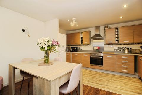 2 bedroom apartment for sale, Bouverie Court, Leeds