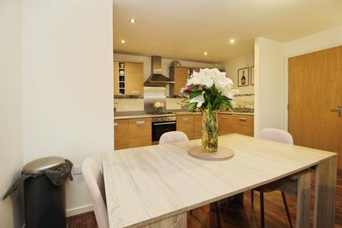 2 bedroom apartment for sale, Bouverie Court, Leeds