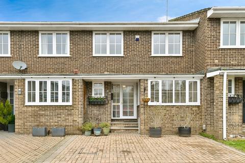 Glovers Close, HERTFORD