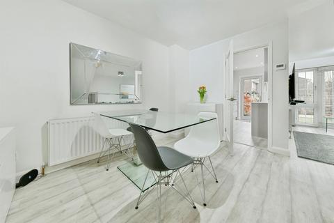 4 bedroom terraced house for sale, Glovers Close, HERTFORD