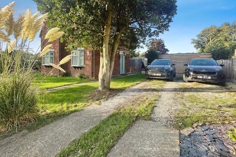 3 bedroom detached house for sale, Mickledale Lane, Bilsthorpe, NEWARK