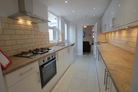 6 bedroom semi-detached house for sale, St. Margarets Avenue, Luton