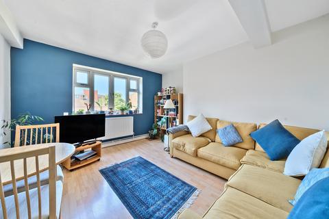 2 bedroom flat for sale, Stockwell Gardens Estate, London
