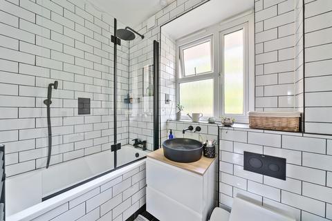 2 bedroom flat for sale, Stockwell Gardens Estate, London