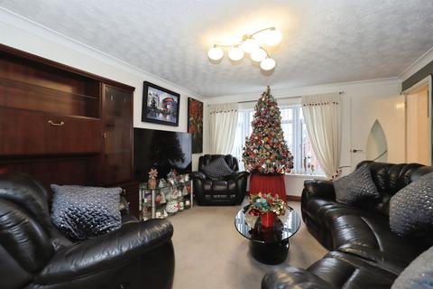 4 bedroom detached house for sale, Naylor Close, Kidderminster