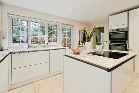 4 bedroom detached house for sale, Naylor Close, Kidderminster
