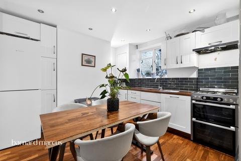 3 bedroom flat for sale, Manor Place, London