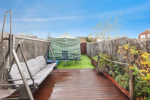 undefined, Hornbeam Close, Leighton Buzzard