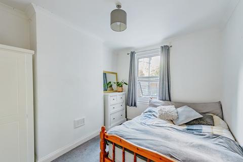 2 bedroom end of terrace house for sale, Garlands Road, Redhill