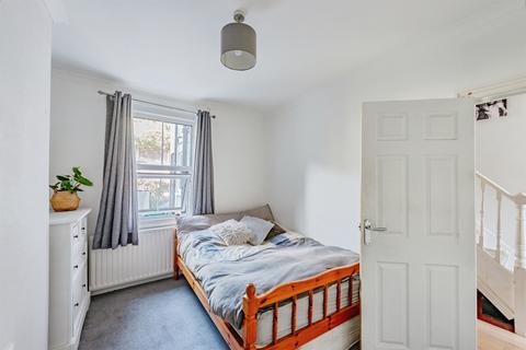 2 bedroom end of terrace house for sale, Garlands Road, Redhill