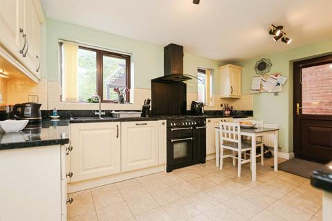 4 bedroom detached house for sale, Highview Drive, KINGSWINFORD