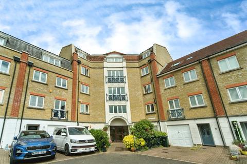 2 bedroom flat for sale, The Piazza, Eastbourne
