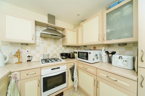 2 bedroom flat for sale, The Piazza, Eastbourne
