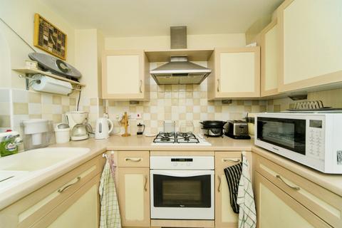 2 bedroom flat for sale, The Piazza, Eastbourne
