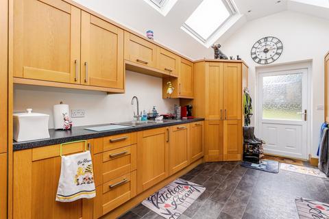 3 bedroom semi-detached house for sale, Botley Road, North Baddesley, Southampton