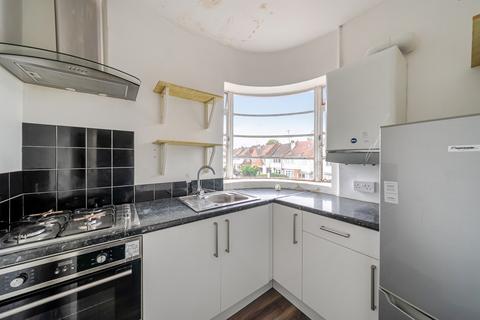 3 bedroom apartment for sale, Dorchester Court, Colney Hatch Lane, London