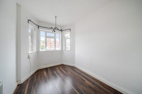 3 bedroom apartment for sale, Dorchester Court, Colney Hatch Lane, London