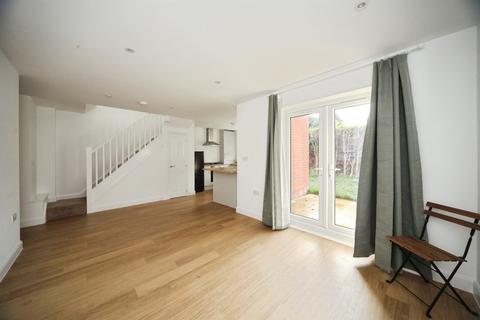 2 bedroom detached house for sale, Mangrove Road, Luton