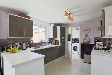 4 bedroom detached house for sale, Enstone Way, Wellesbourne, Warwick