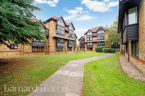 3 bedroom maisonette for sale, Linwood Close, London