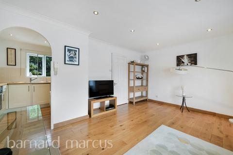 3 bedroom maisonette for sale, Linwood Close, London
