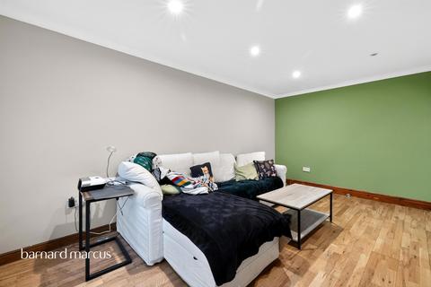 undefined, Lausanne Road, London