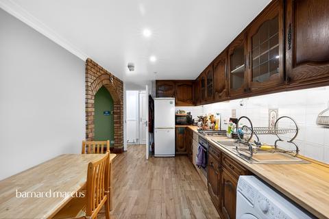 undefined, Lausanne Road, London
