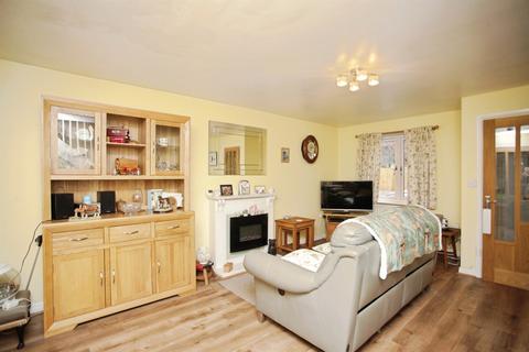 3 bedroom detached house for sale, Viaduct Close, Rugby