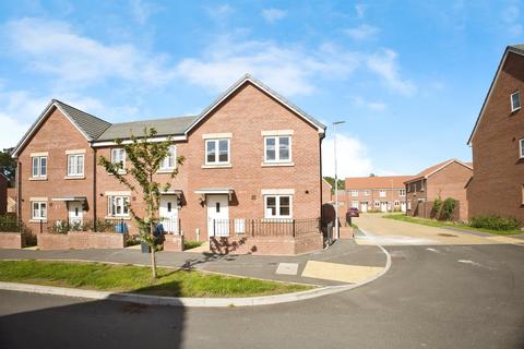 3 bedroom end of terrace house for sale, Kingfisher Drive, Houndstone, Yeovil