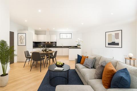 3 bedroom ground floor flat for sale, Acacia Road, London