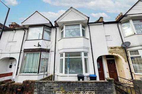 3 bedroom terraced house for sale, Chichester Road, London
