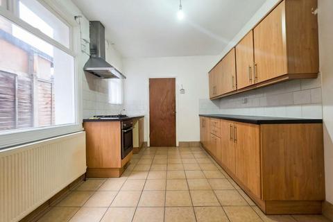 3 bedroom terraced house for sale, Chichester Road, London