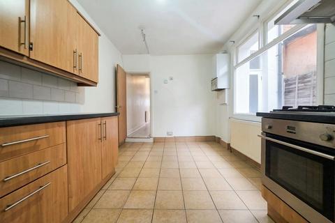 3 bedroom terraced house for sale, Chichester Road, London