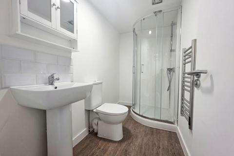 2 bedroom flat to rent, Silver Street, Enfield
