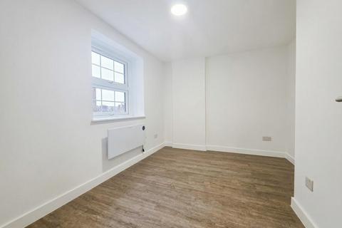 2 bedroom flat to rent, Silver Street, Enfield