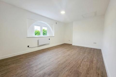 2 bedroom flat to rent, Silver Street, Enfield